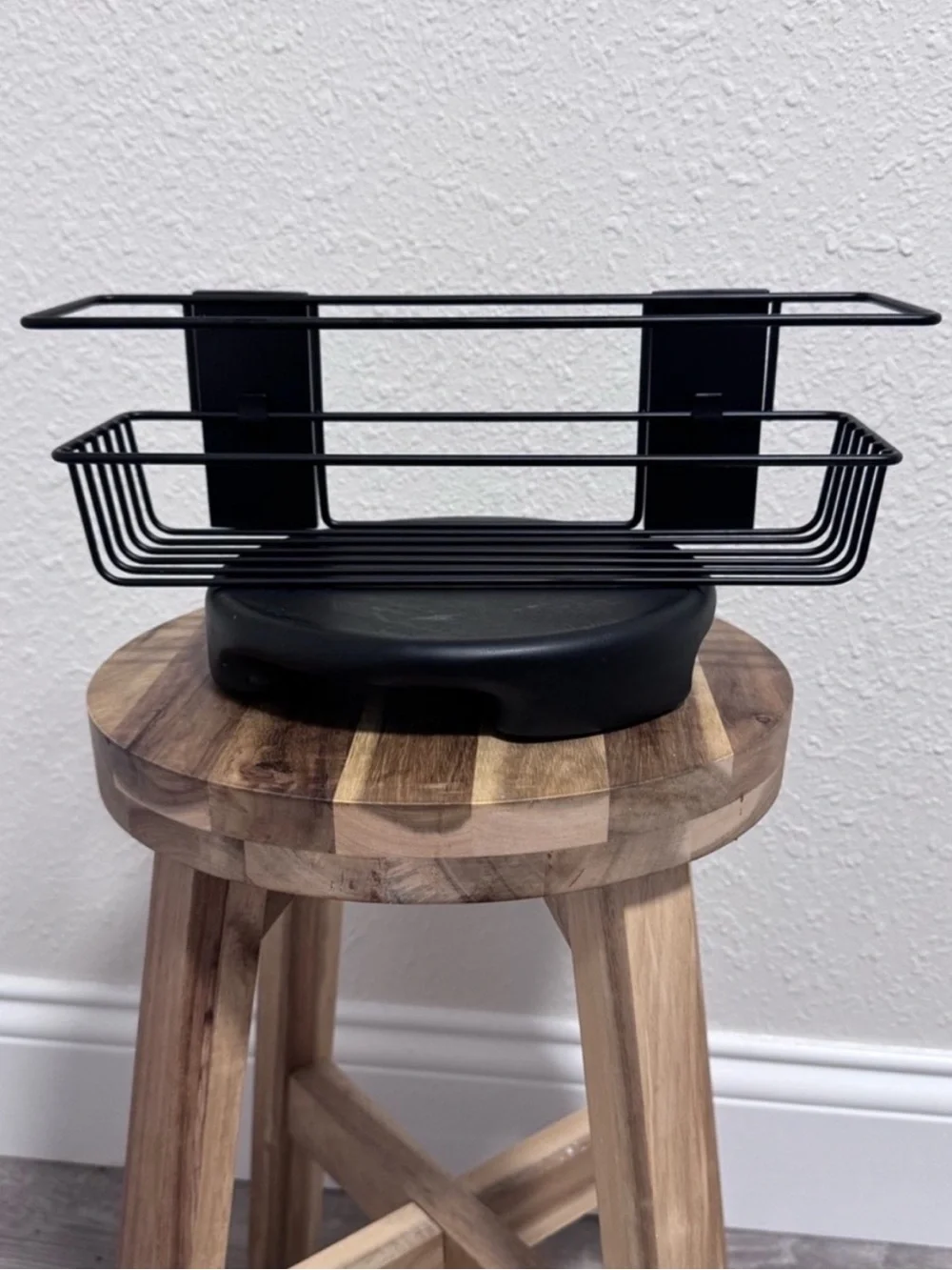 Like New Command Matte Black Bath Caddy Shower Shelf Rust Resistant Organization